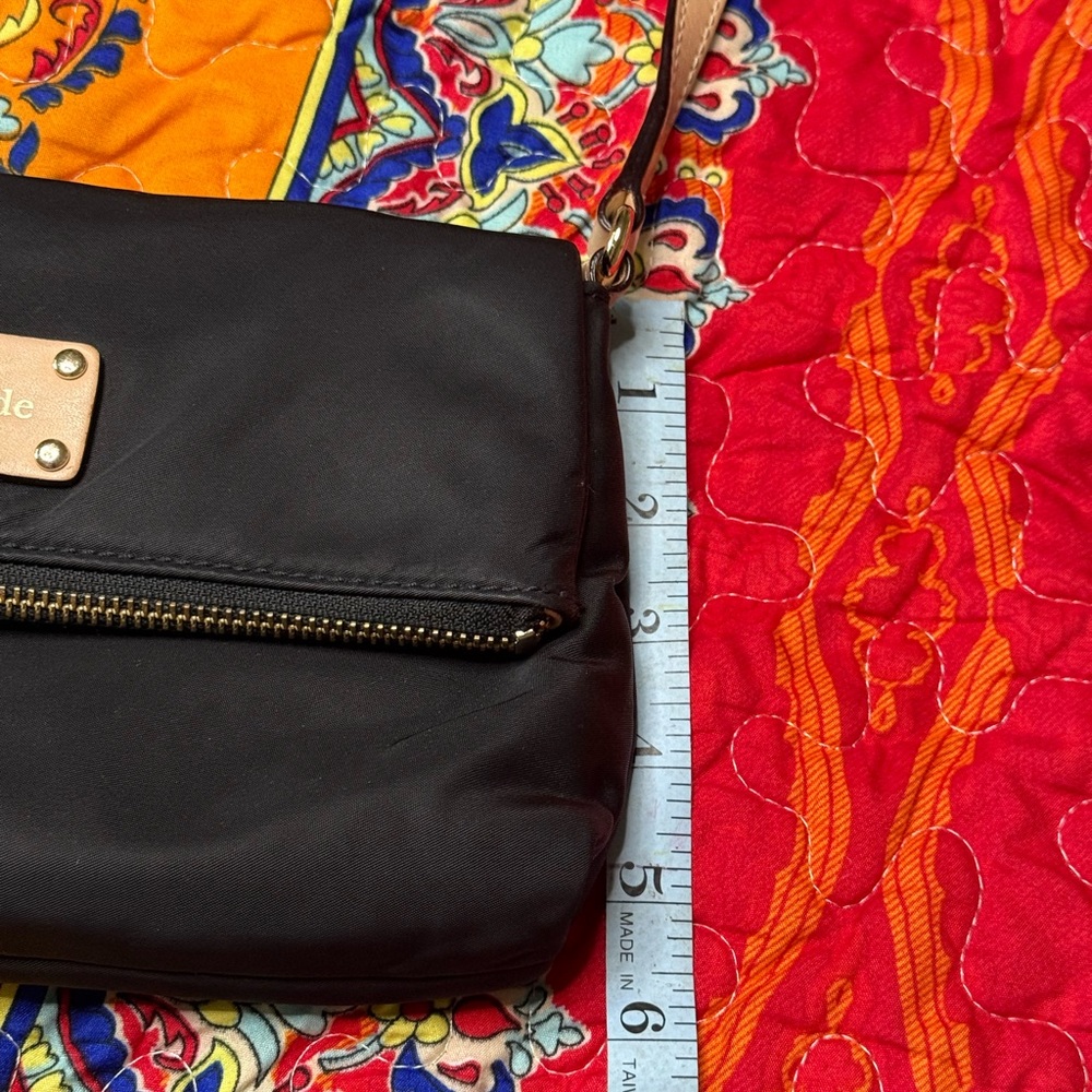 Kate Spade Black Crossbody Bag with Sleek Design - Picture 4 of 12